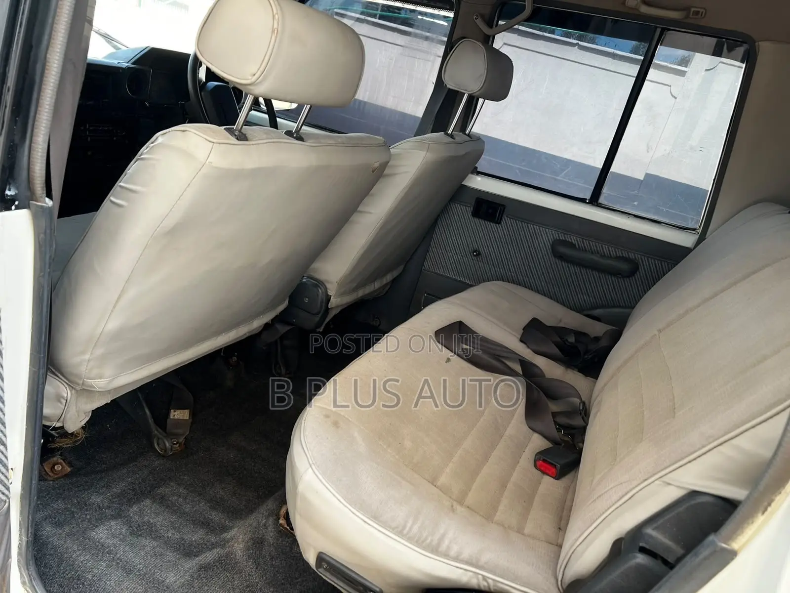 Toyota Land Cruiser 2001 White