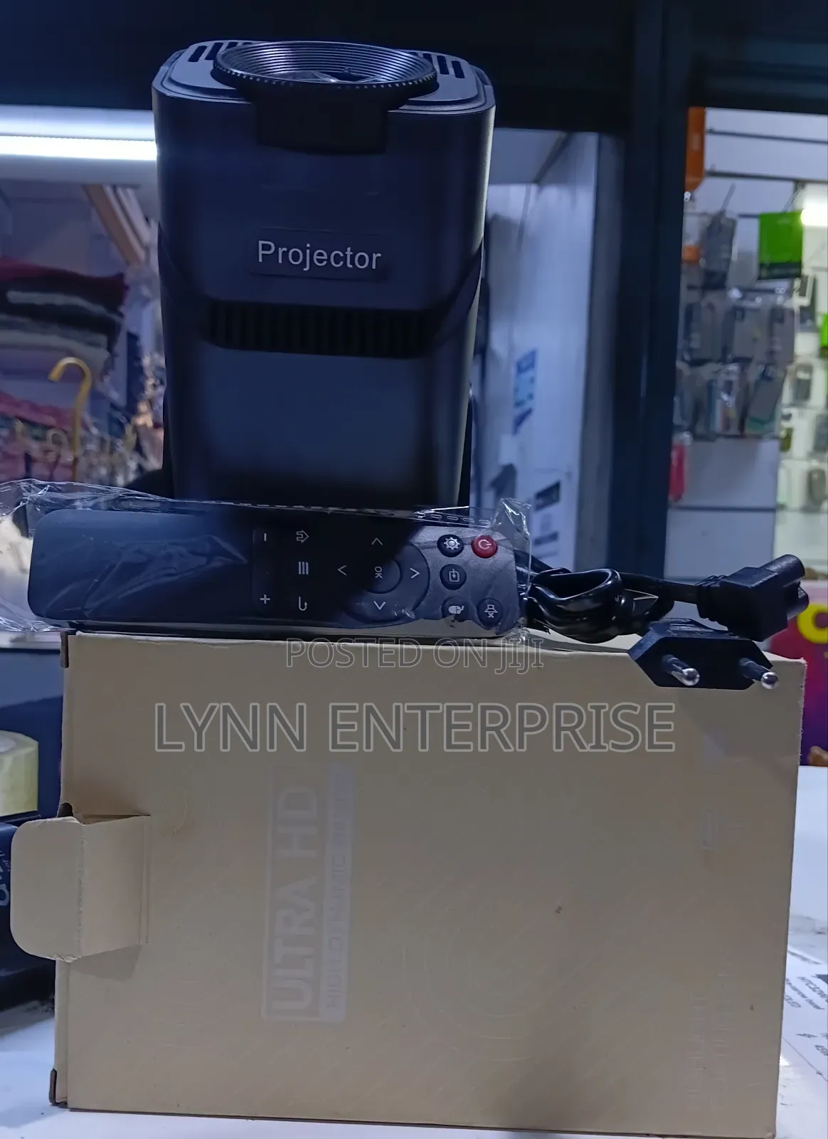 Smart Projector HY320 Mini 0 to 100 Inches View