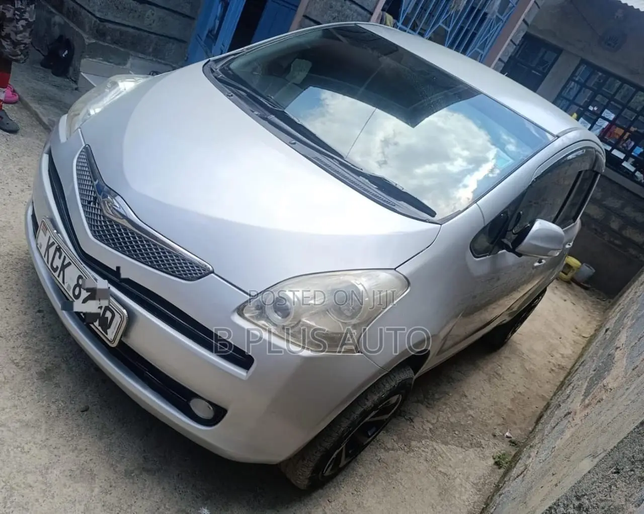 Toyota Ractis 2009 Silver