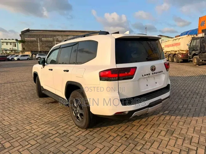 Toyota Land Cruiser 2023 Teal