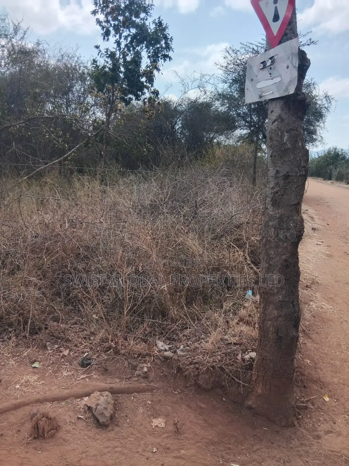 5 Acres Touching Mombasa-Nairobi Road in Sultan Hamud Is for Sale