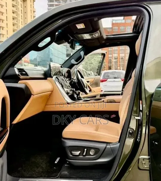 Lexus LX 2022 Green