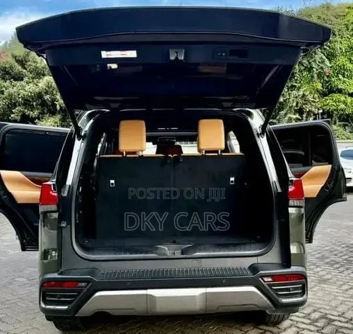 Lexus LX 2022 Green