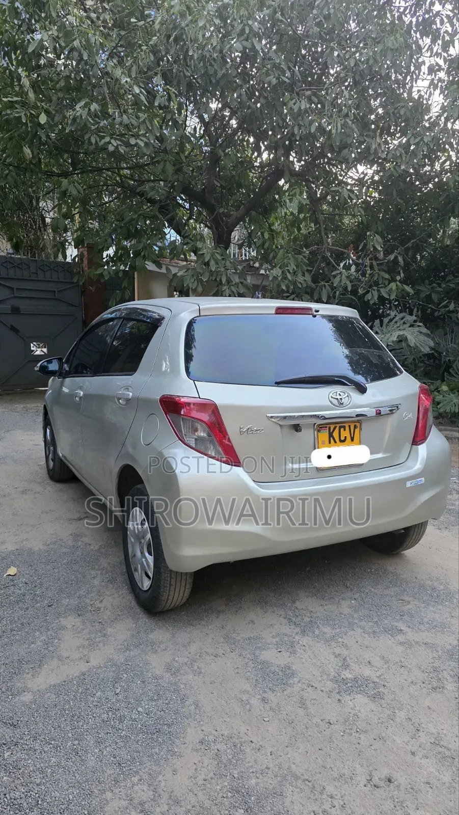 Toyota Vitz 2013 Silver