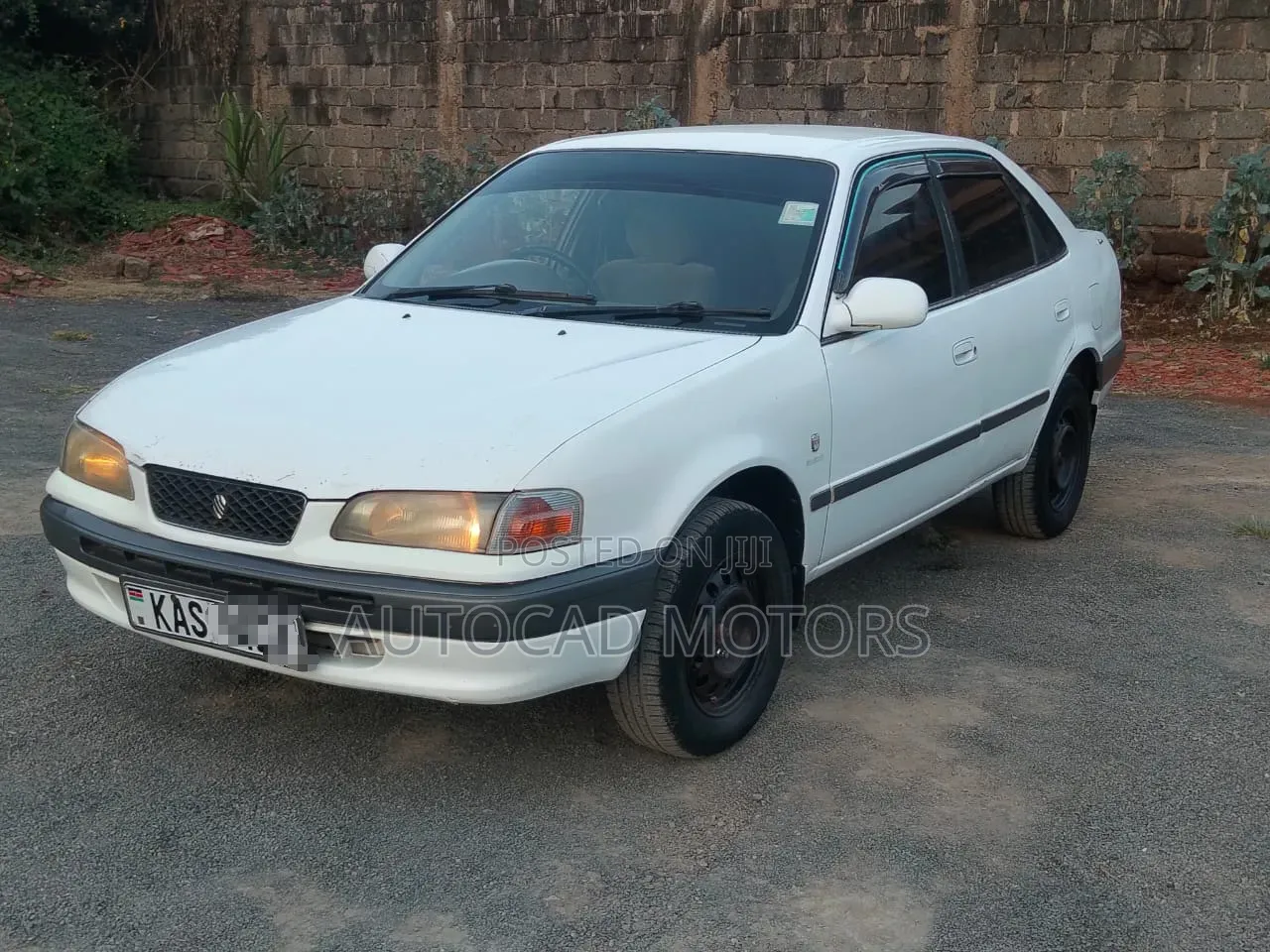Toyota Corolla 1997 White