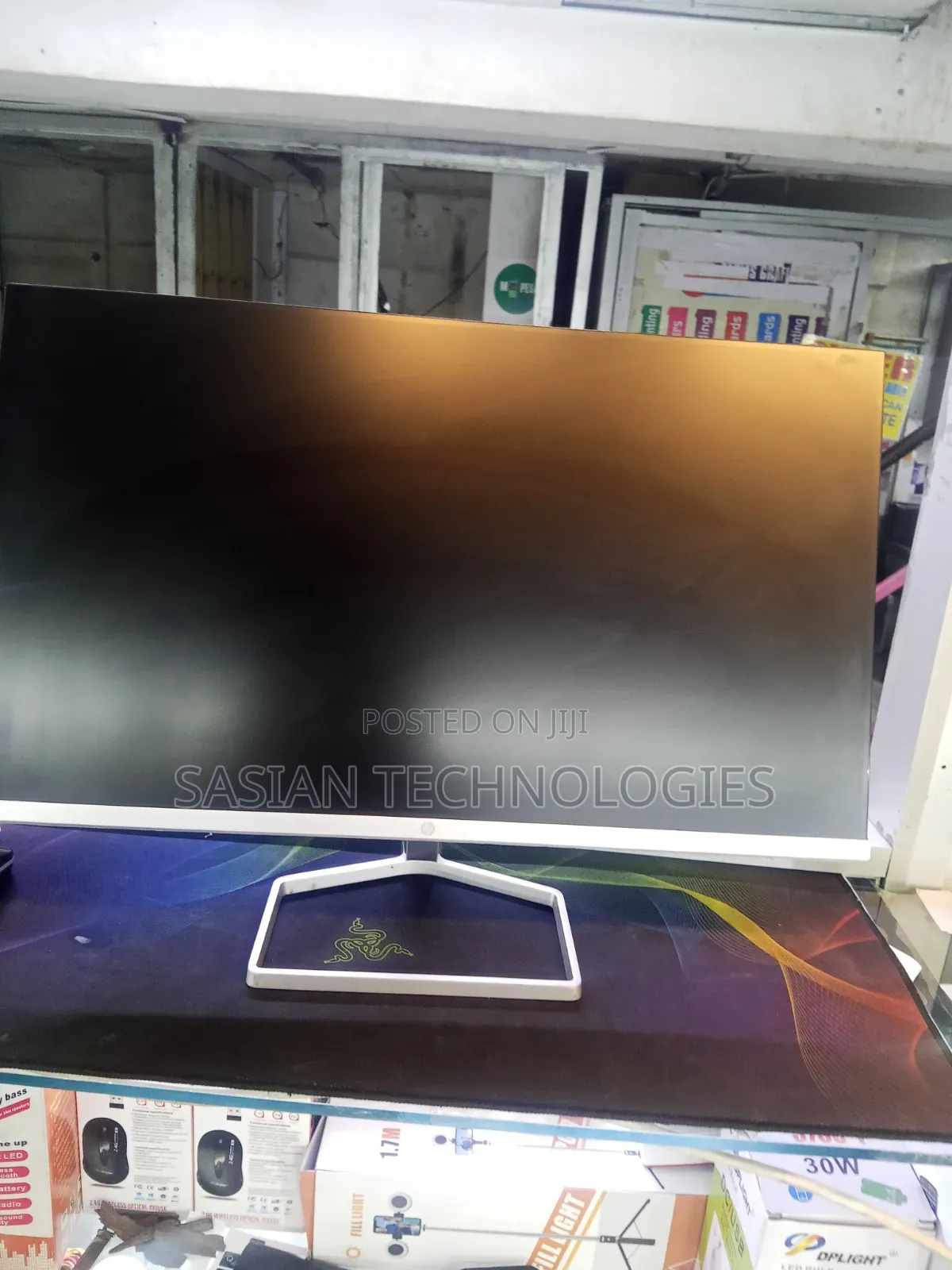 24 Inches HP Monitor Edge to Edge Uses Vga Cable