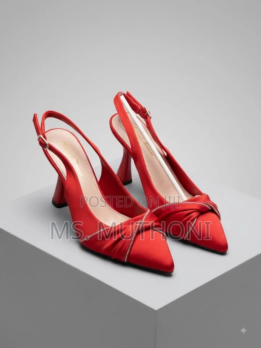 Elegant Pointed-Toe Slingback Kitten Heels
