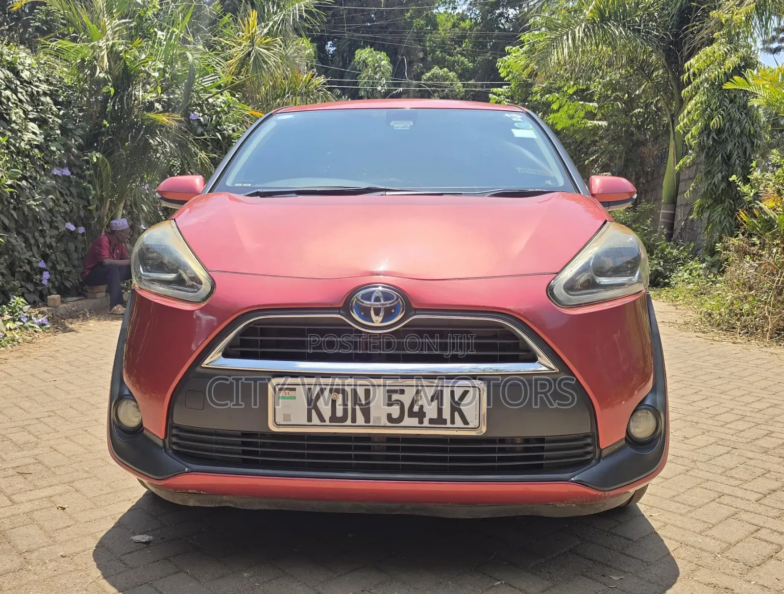 Toyota Sienta 2017 Red