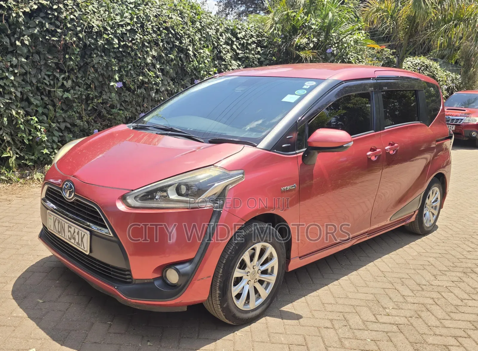 Toyota Sienta 2017 Red
