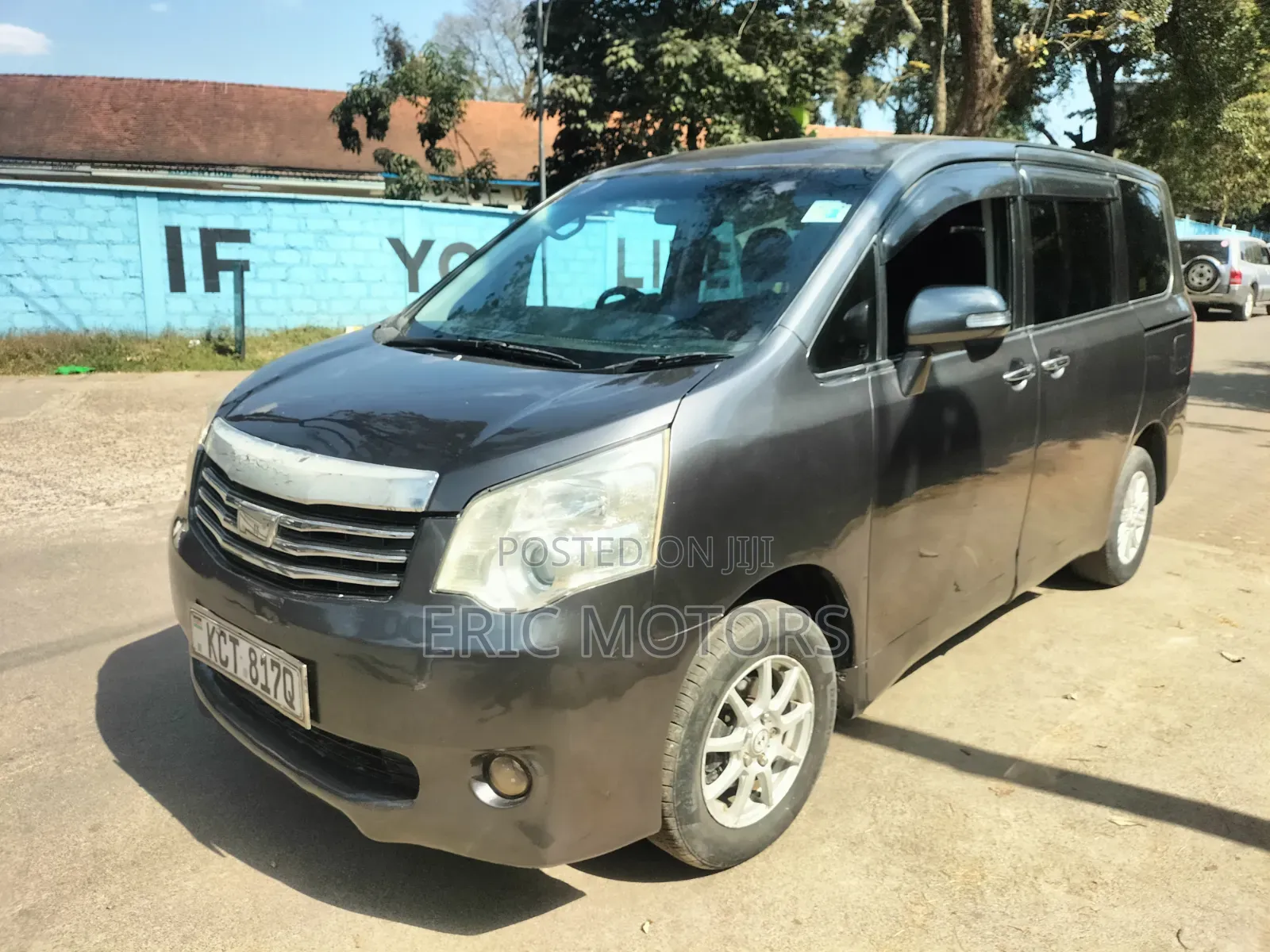 Toyota Noah 2011 Gray
