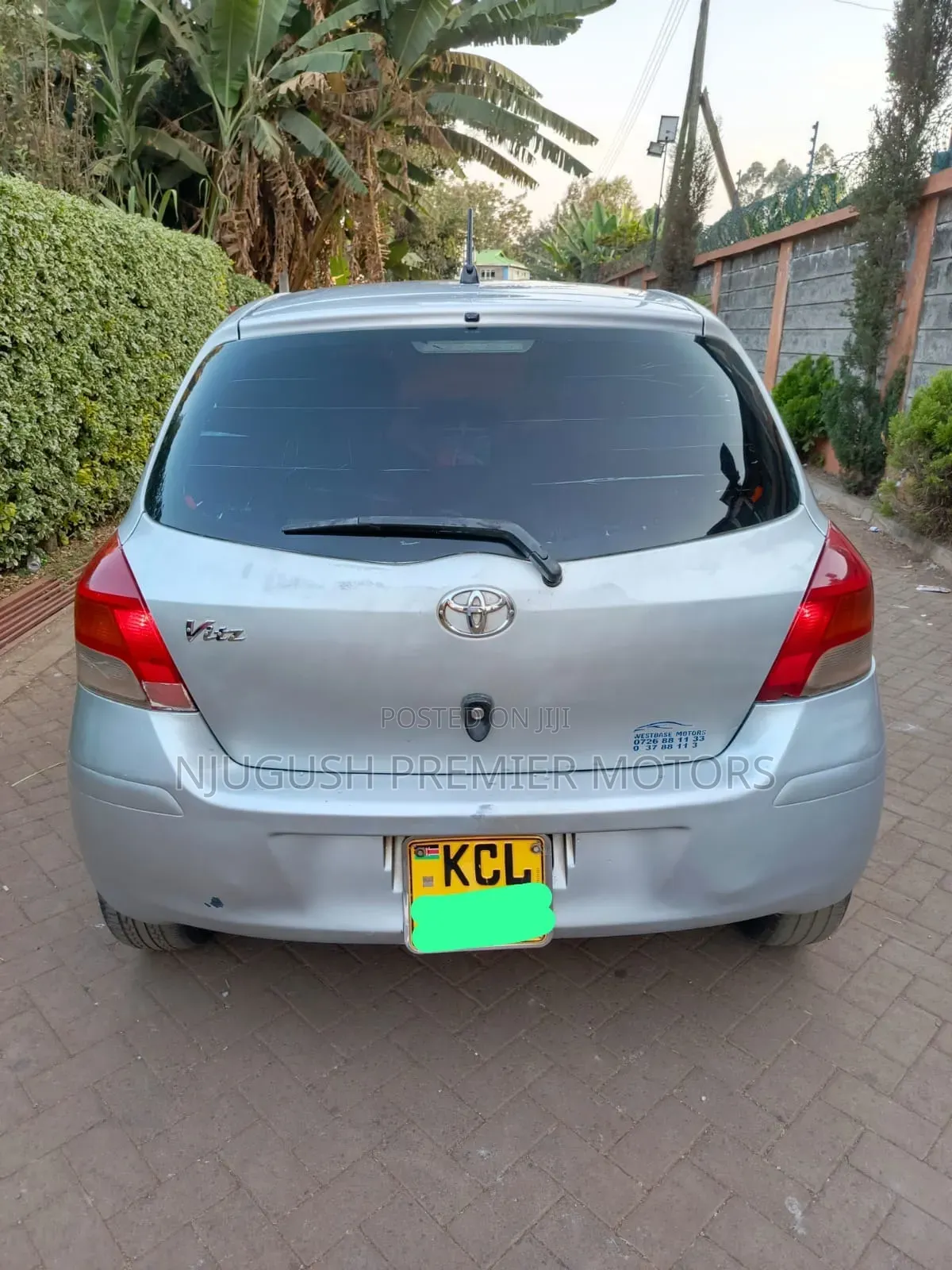 Toyota Vitz 2010 Silver