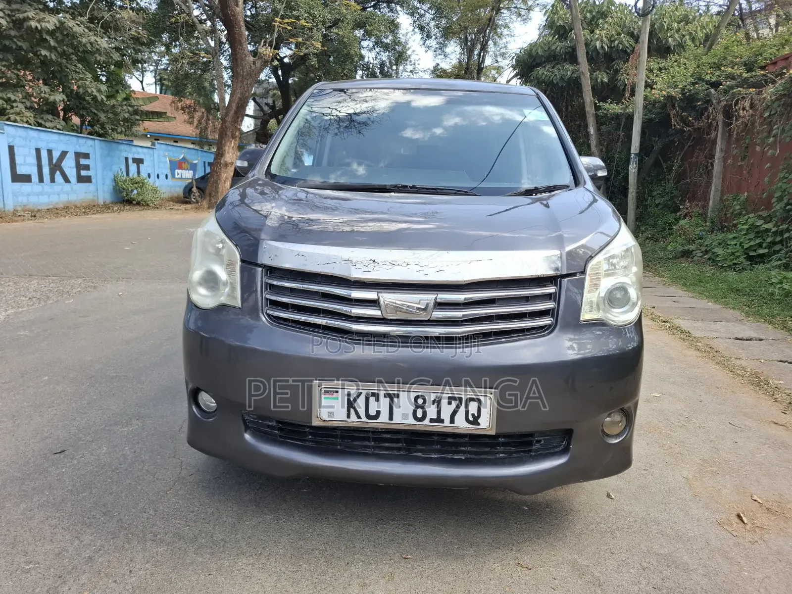 Toyota Noah 2012 Gray
