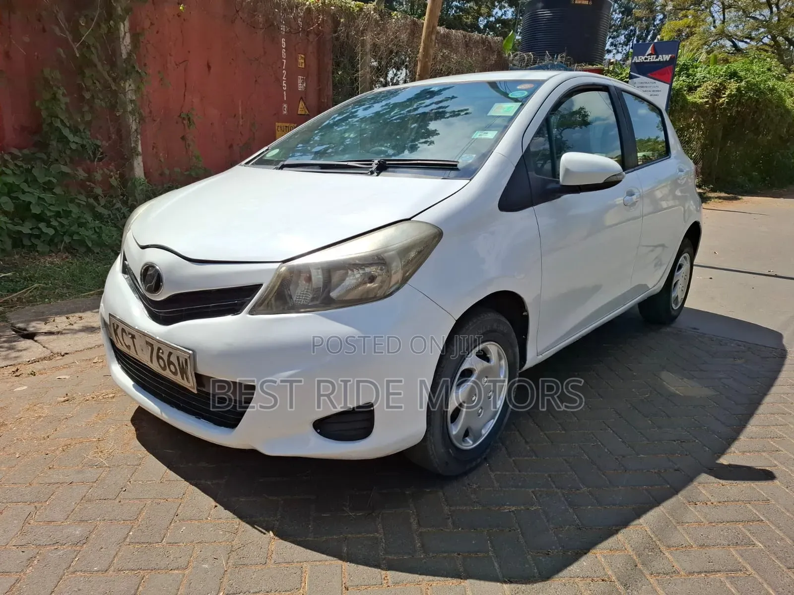 Toyota Vitz 1.0 FWD 5dr 2011 White