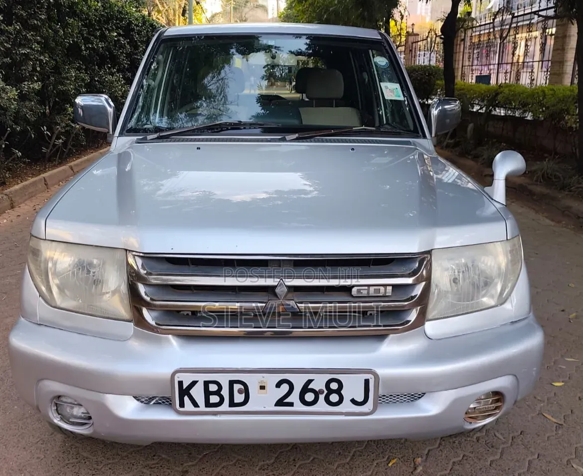 Mitsubishi Pajero 2002 Silver
