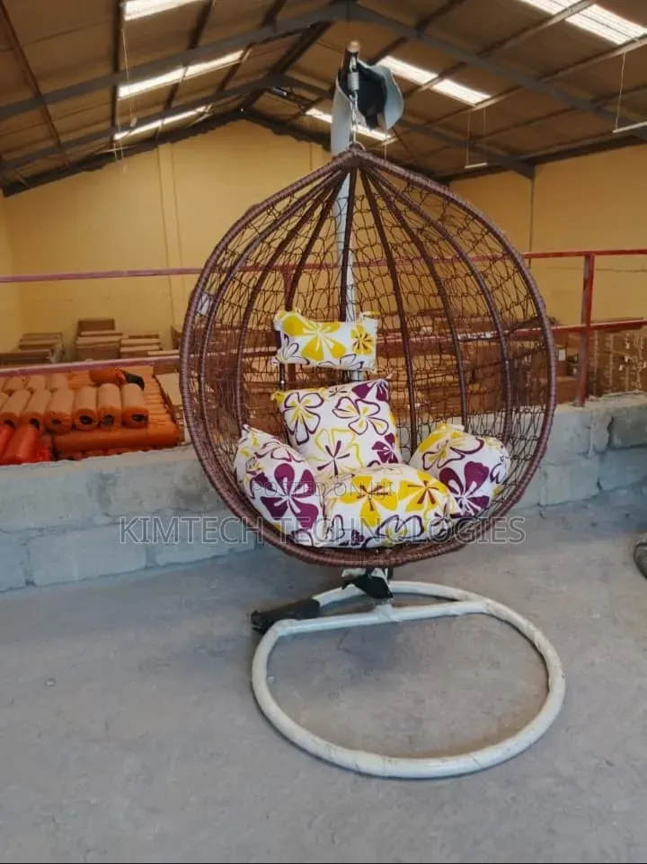 Outdoor Swing in Round