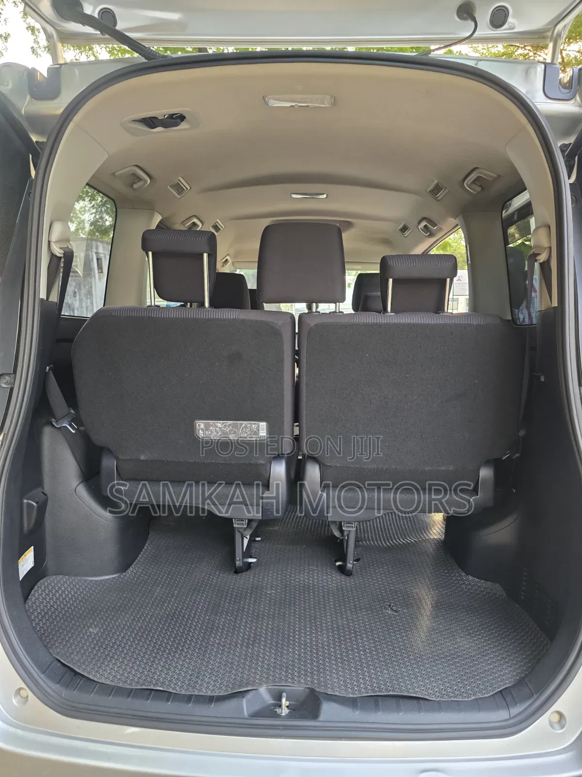 Toyota Noah 2018 Silver