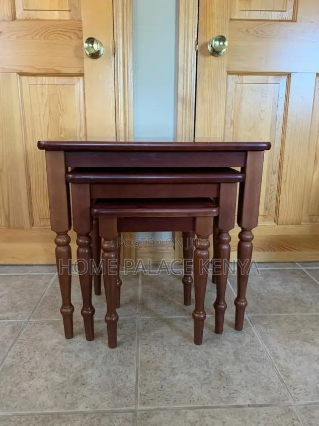 Nesting Table; Traditional Mahogany Nesting Coffee Table Set