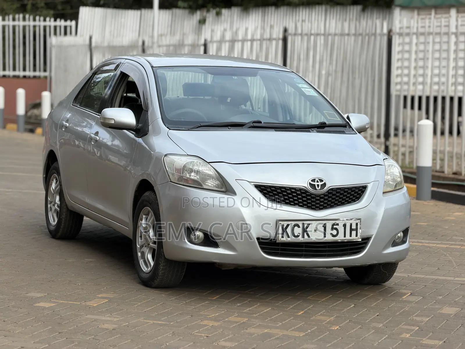 Toyota Belta 2010 Silver