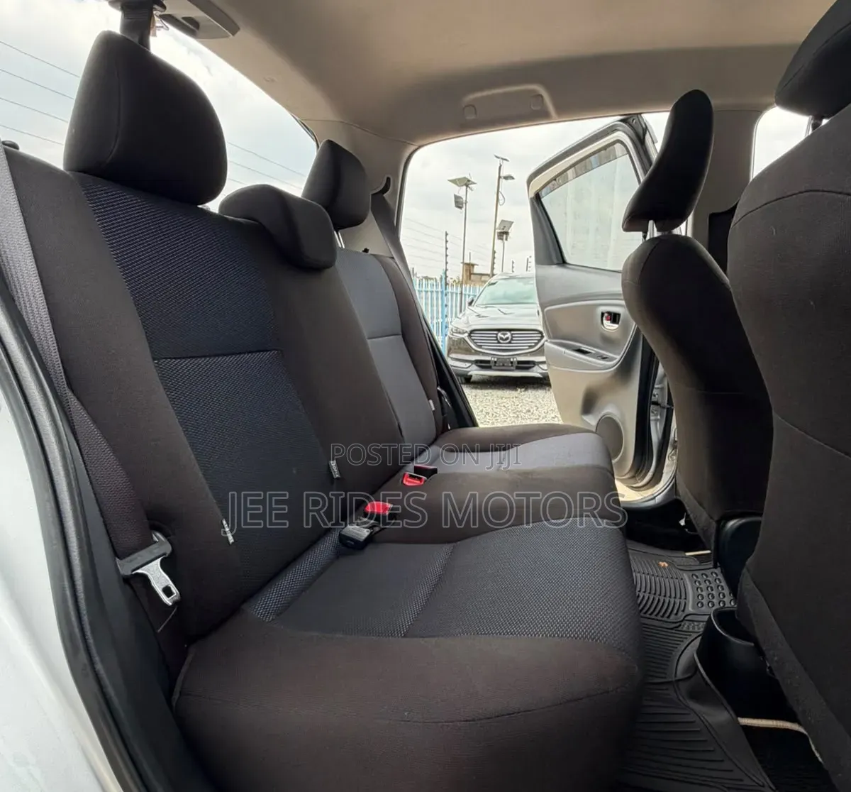 Toyota Vitz 2016 Silver