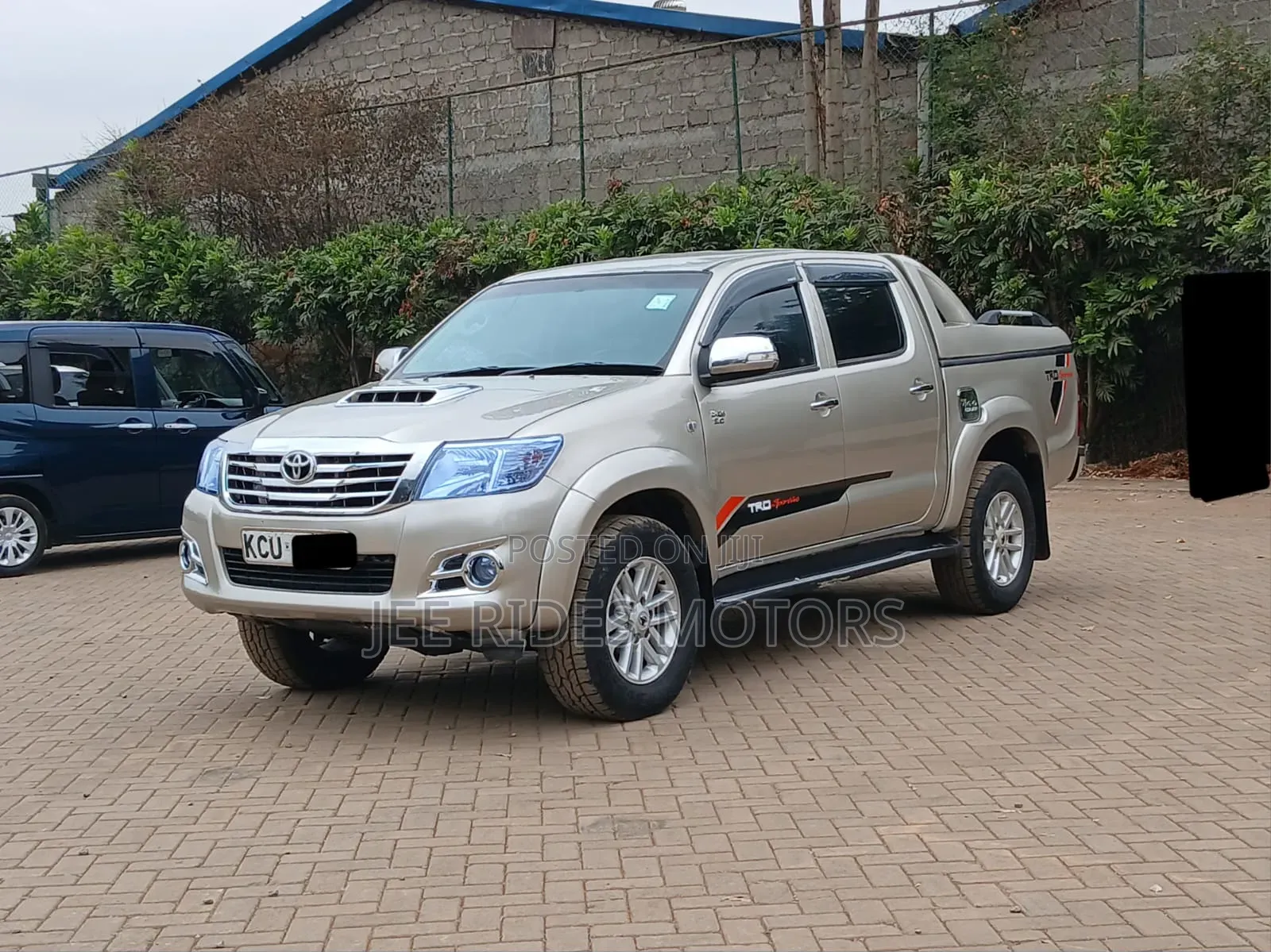 Toyota Hilux 2013 Gray