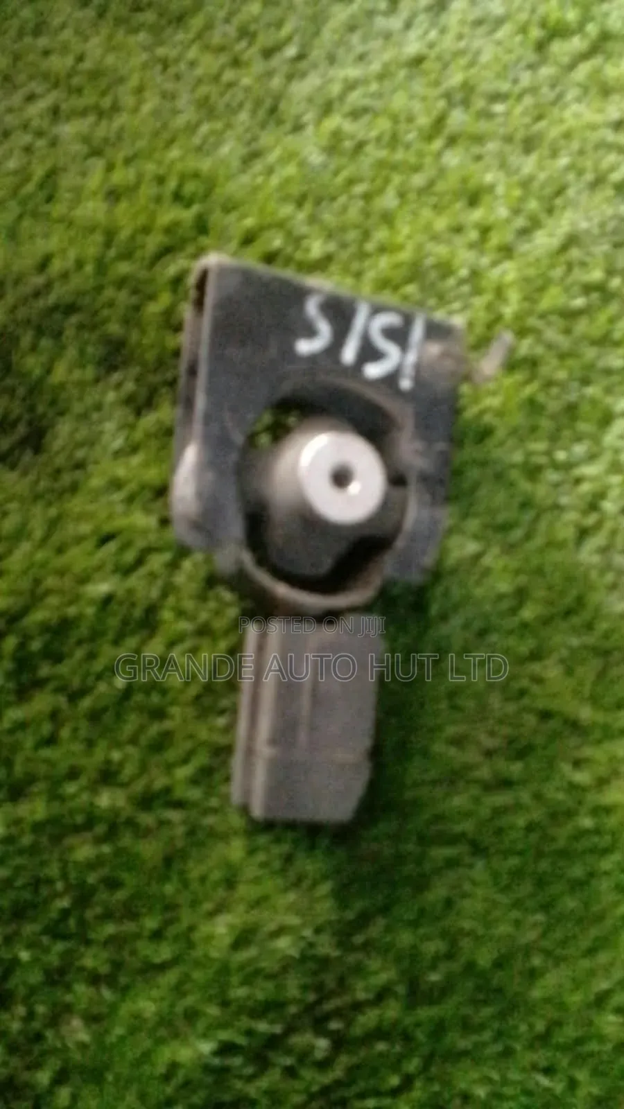 Toyota Isis Mounting Rear