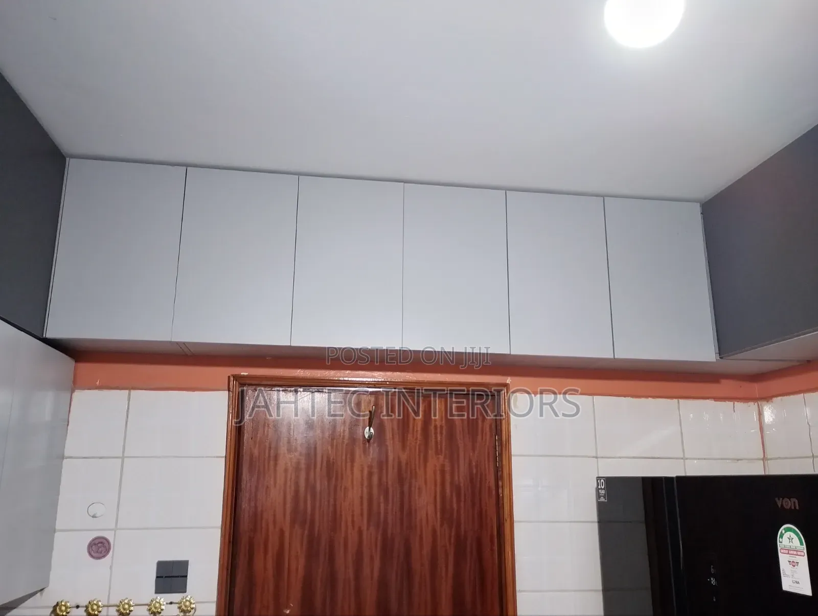 Modern Kitchen Cabinet With Inbuilt Cooker