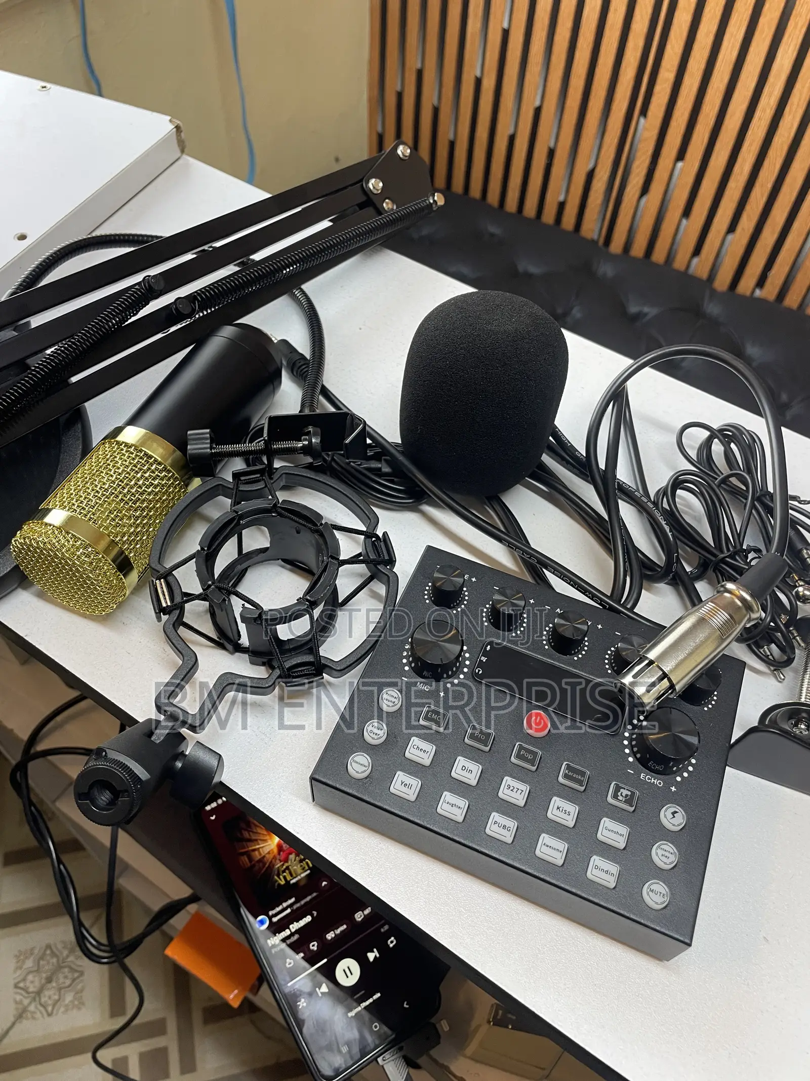 BM 800 Condenser Microphone With V8s 2 Channel Sound Card
