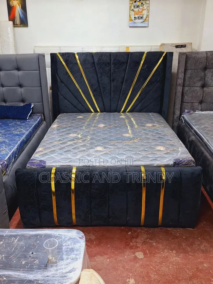 Black 5x6 Velvet Bed