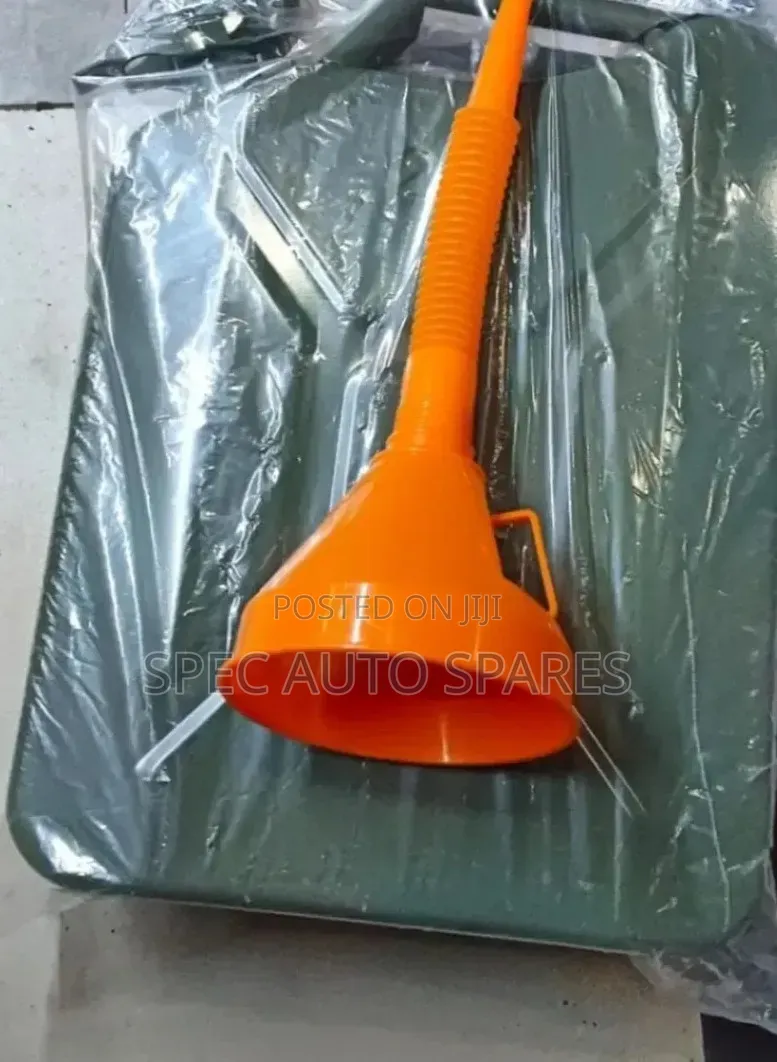 Heavy Fuel Jelican With Pouring Strout 20 Litres