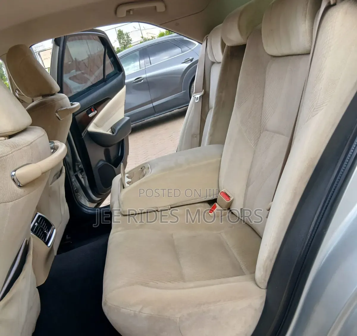 Toyota Crown 2016 Silver