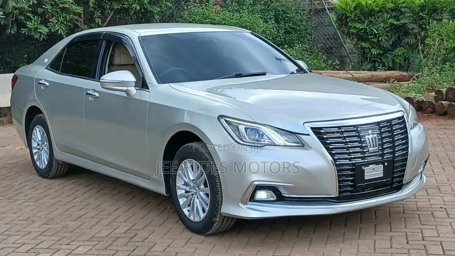 Toyota Crown 2016 Silver