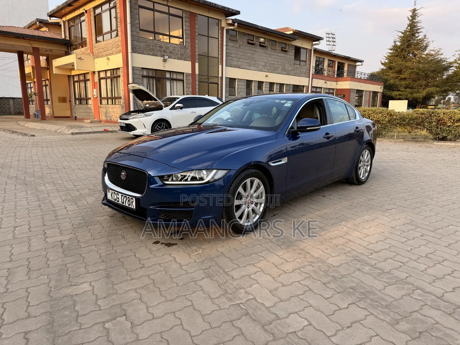 Jaguar XE 2015 Blue
