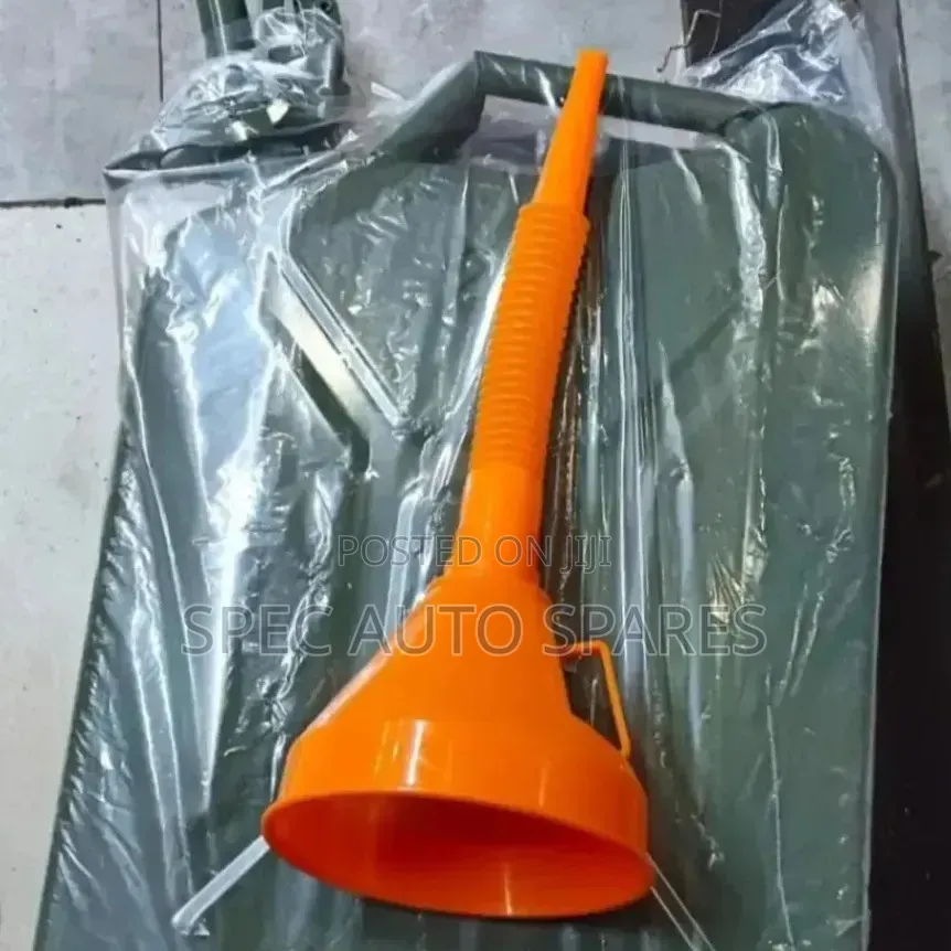 Heavy Fuel Jelican With Pouring Strout 20 Litres