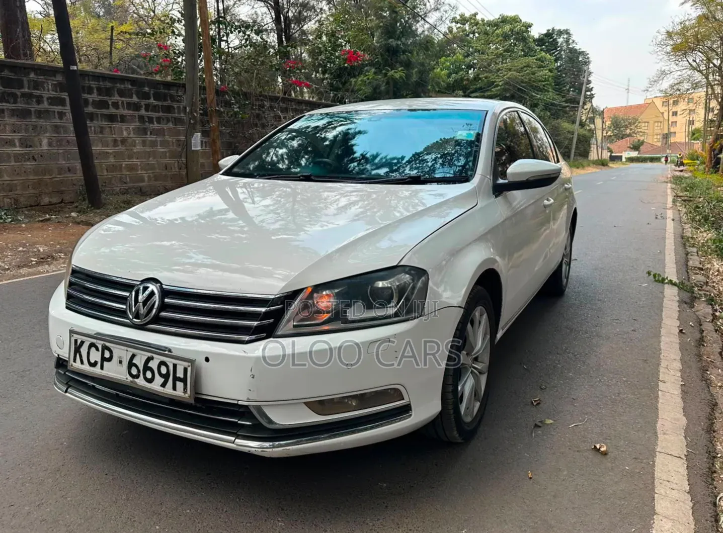 Volkswagen Passat 2011 White