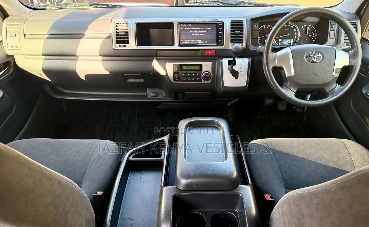 Toyota HiAce 2019 White