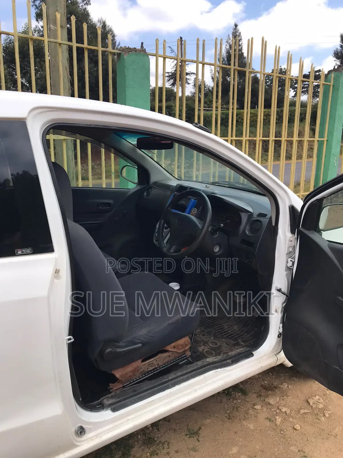 Daihatsu Mira 2014 White