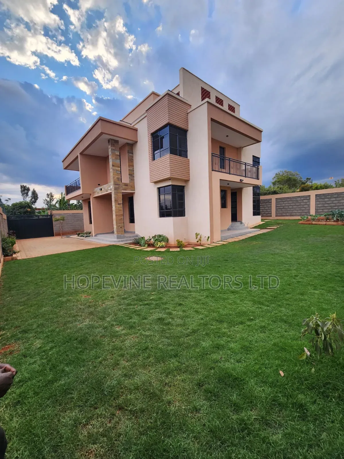 4bdrm House in Daykio-Bustani, Kimbo for sale