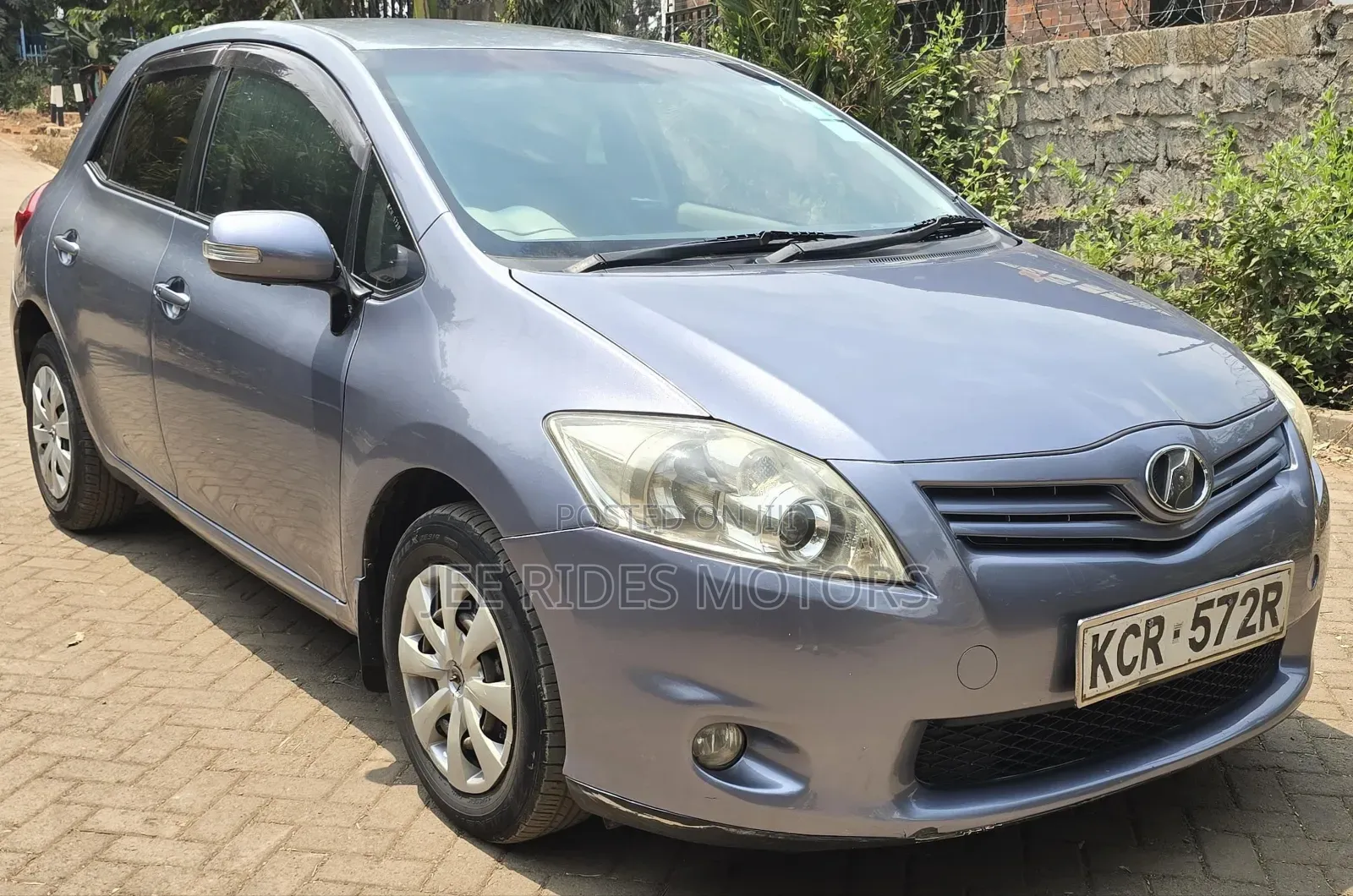 Toyota Auris 2011 Silver