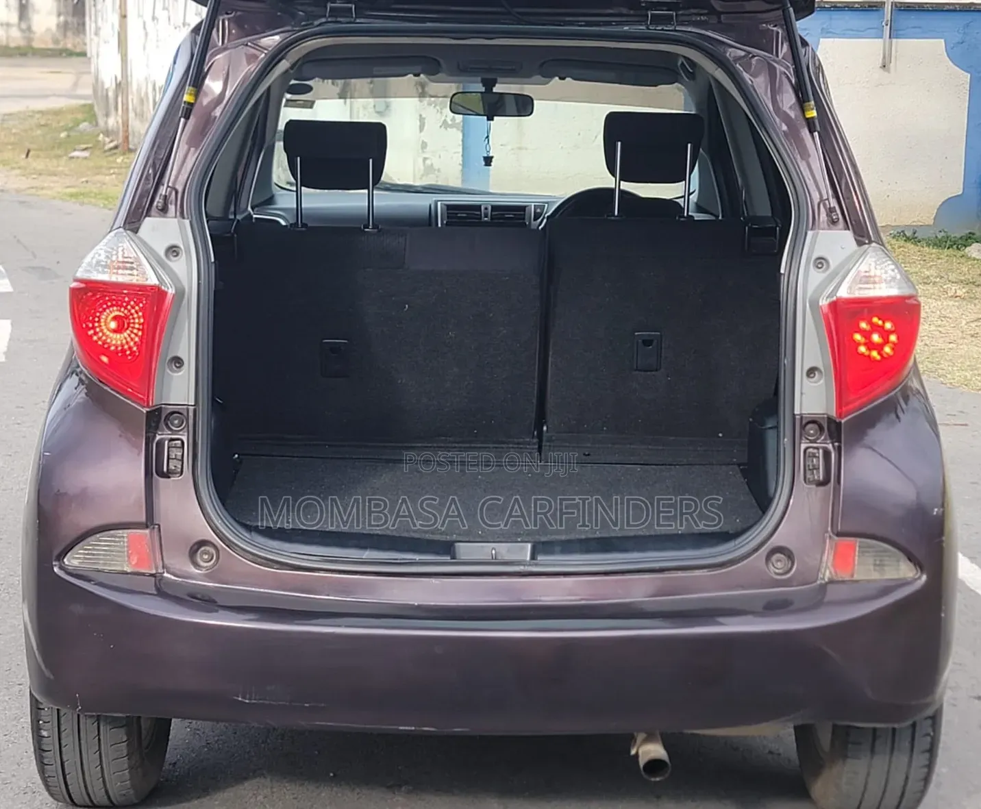 Toyota Ractis 2010 Maroon