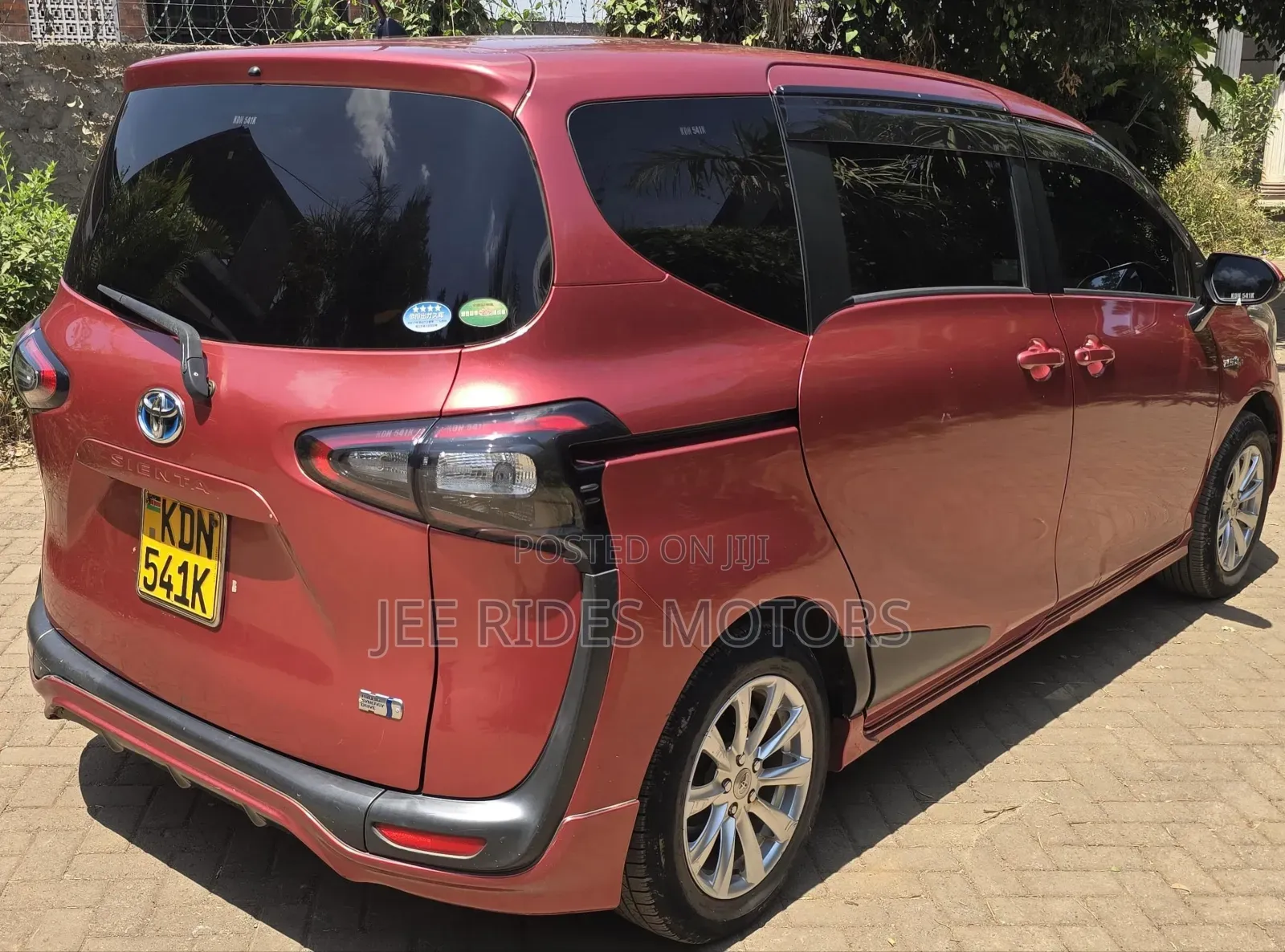 Toyota Sienta 2017 Maroon