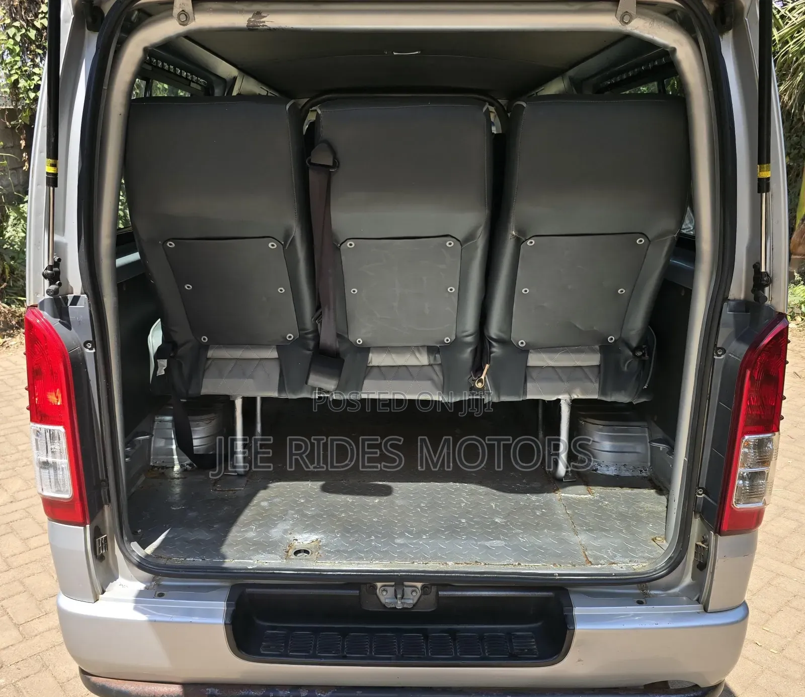 Toyota HiAce 2015 Silver
