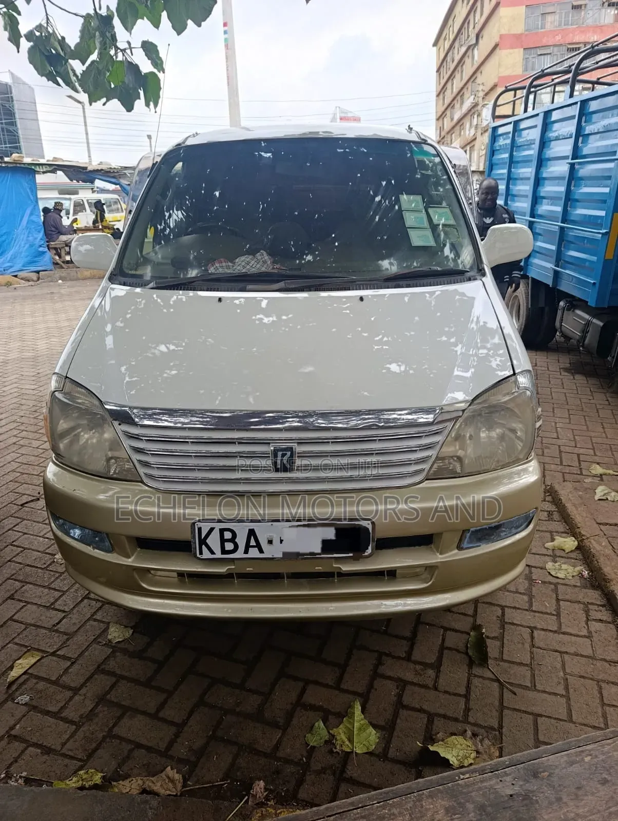 Toyota Regius 1998 White