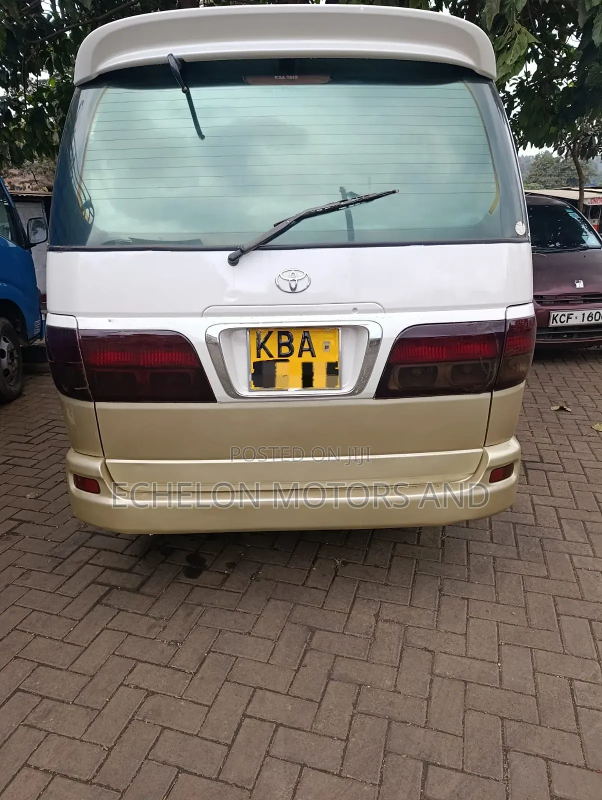 Toyota Regius 1998 White