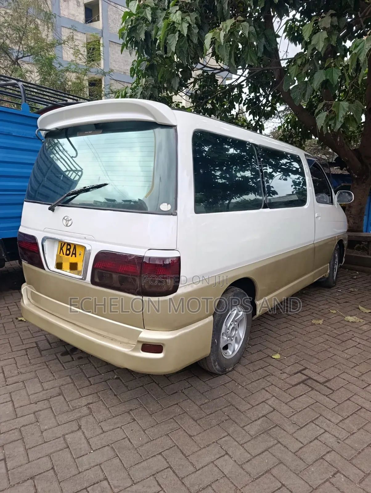 Toyota Regius 1998 White