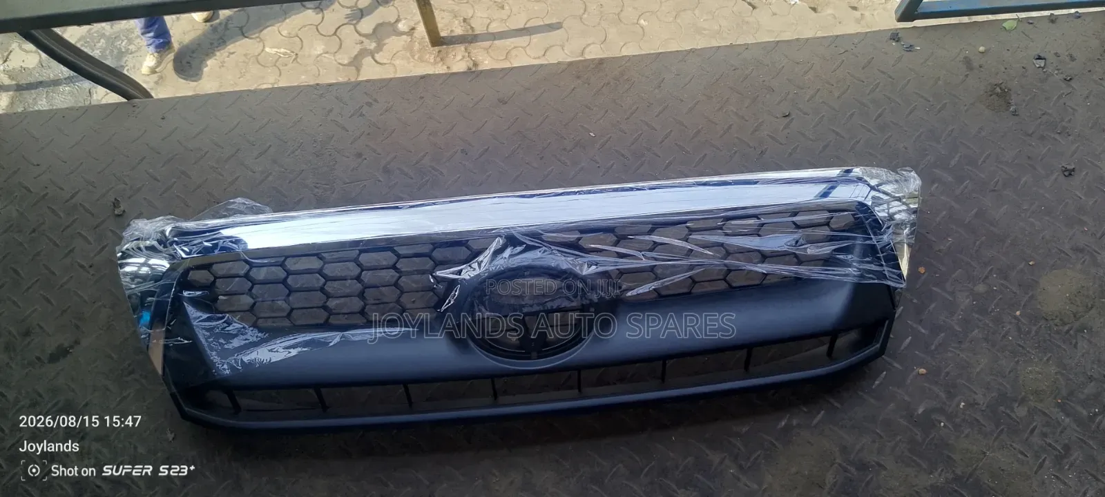 Vigo 2010 Chrome Grille