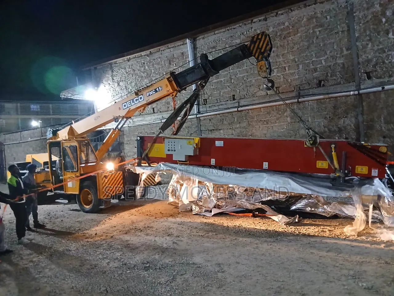 Hoisting Crane Services on Hand