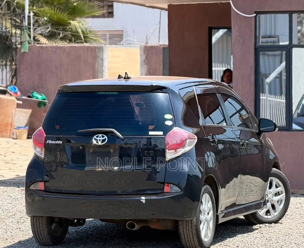 Toyota Ractis 2014 Black