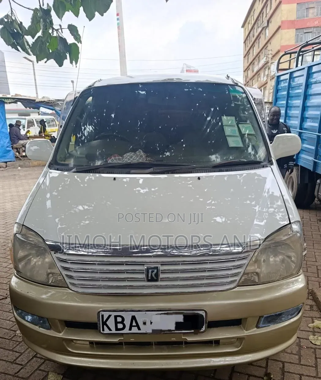 Toyota Regius 1998 White