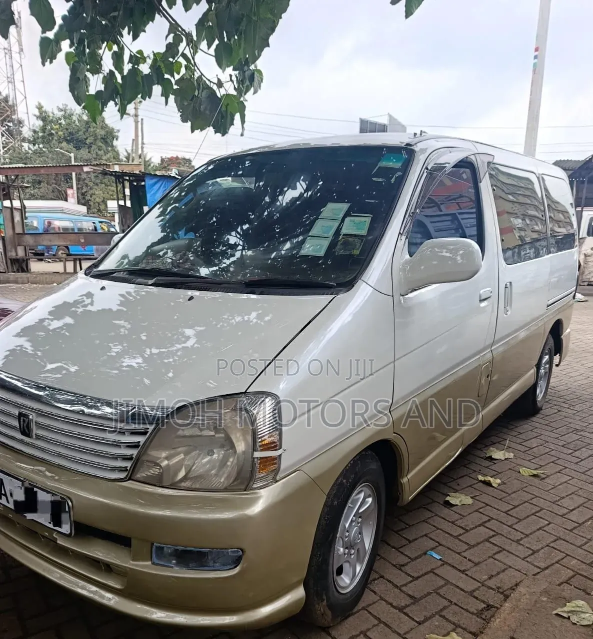 Toyota Regius 1998 White