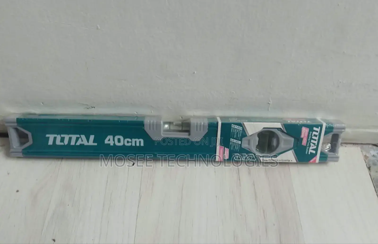 TOTAL 40cm Spirit Level With Accurate Bubble Vials for Leveling